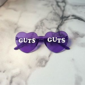 Olivia Rodrigo guts tour sunglasses
